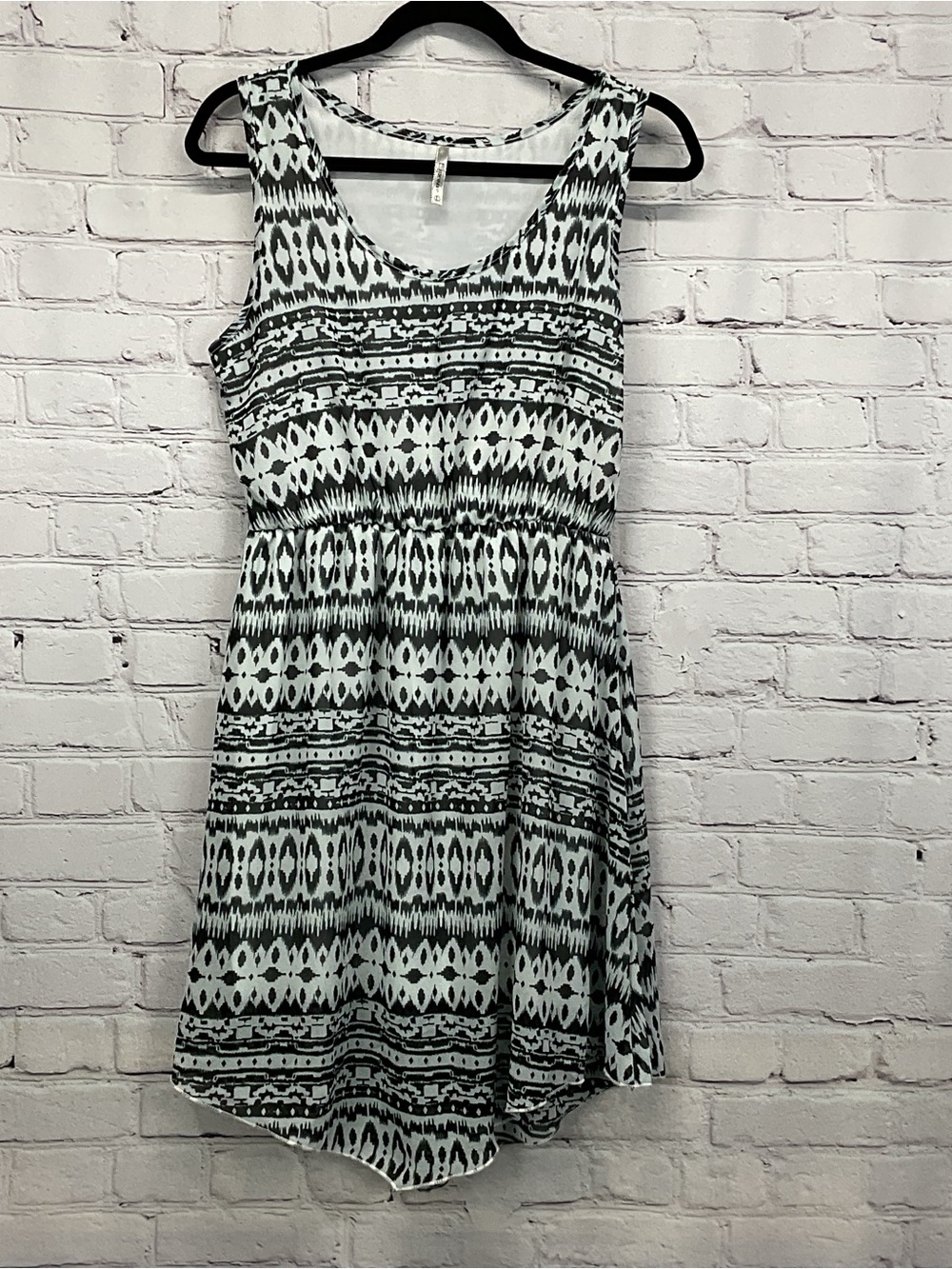 Espresso Dress Womens Size L Black/White Lined Sleeveless Raw Hem Vacation Party